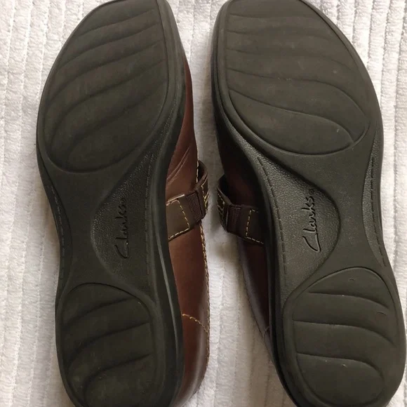 Clarks - Picture 3 of 9